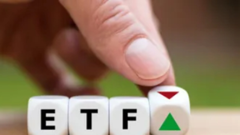 BlackRock's Bitcoin ETF Application Gains Steam with SEC